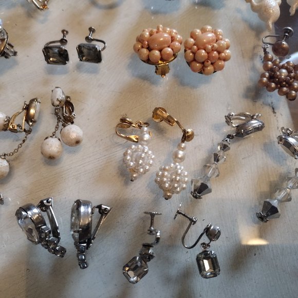 Vintage Costume jewelry earrings lot of 27 pairs - Picture 7 of 8